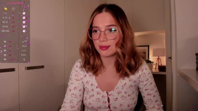 Gallery image thumbnail from cutee's myfreecams stream on, 09/09/2024, 14:00 image 13 of 20