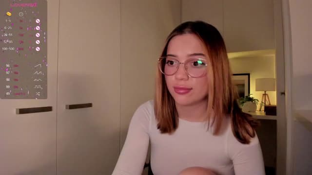 Gallery image thumbnail from cutee's myfreecams stream on, 09/17/2024, 06:03 image 19 of 20