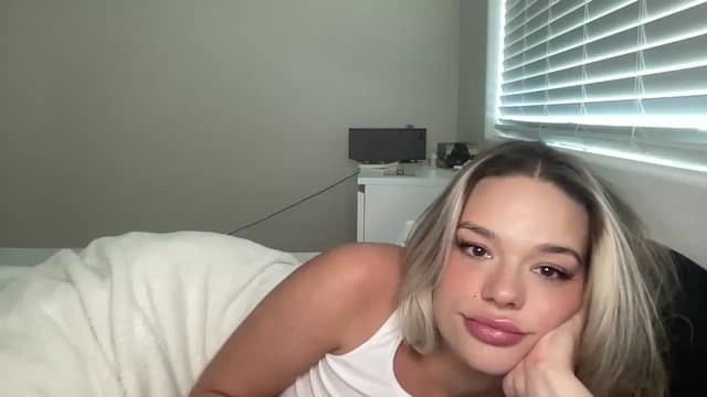Gallery image thumbnail from ed3nn's myfreecams stream on, 05/31/2023, 01:23 image 7 of 20