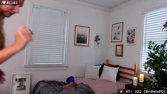 Gallery image thumbnail from el_xo's myfreecams stream on, 08/09/2025, 20:40 image 11 of 20