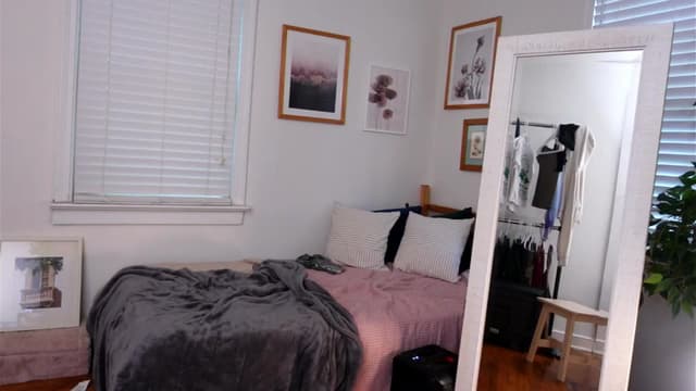 Gallery image thumbnail from el_xo's myfreecams stream on, 08/09/2025, 23:15 image 10 of 20