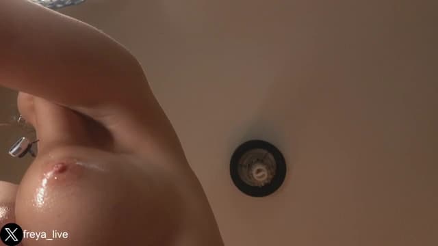 Gallery image thumbnail from freya's myfreecams stream on, 10/17/2025, 14:44 image 10 of 20