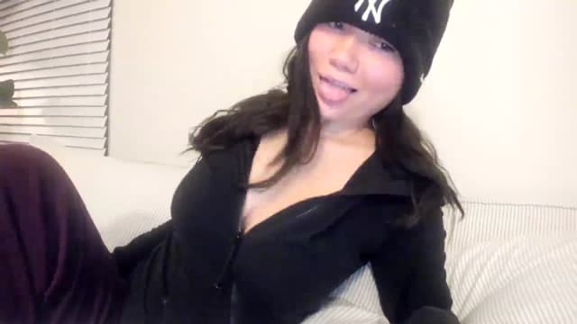 Gallery image thumbnail from imava's myfreecams stream on, 11/12/2023, 09:41 image 18 of 20