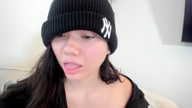 Gallery image thumbnail from imava's myfreecams stream on, 11/12/2023, 16:33 image 16 of 20