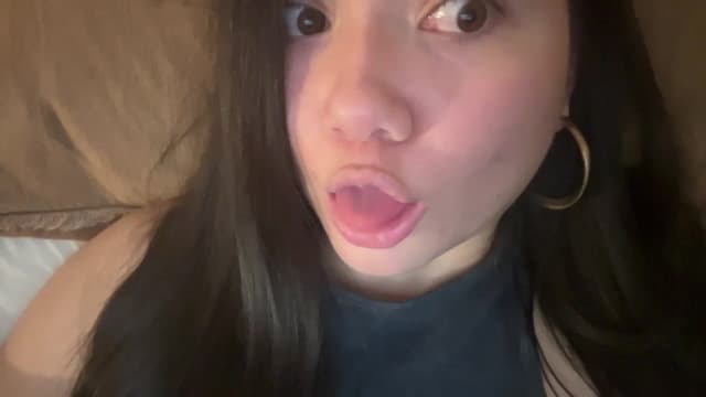 Gallery image thumbnail from imava's myfreecams stream on, 04/06/2024, 10:27 image 18 of 20