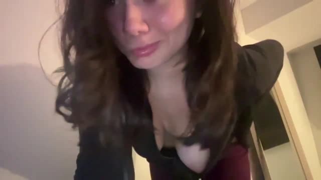 Gallery image thumbnail from imava's myfreecams stream on, 08/30/2024, 24:01 image 8 of 20