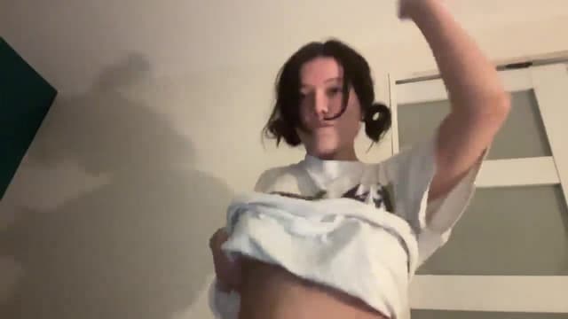 Gallery image thumbnail from imava's myfreecams stream on, 01/04/2026, 22:46 image 4 of 20