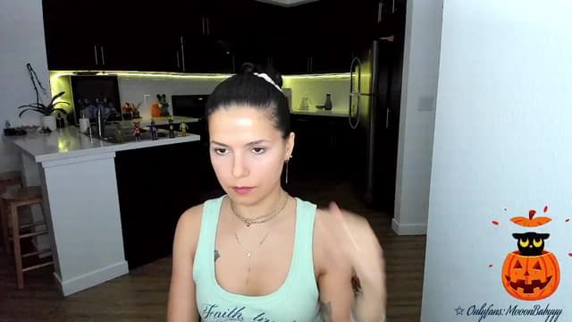 Gallery image thumbnail from litty's myfreecams stream on, 10/04/2025, 04:58 image 10 of 20