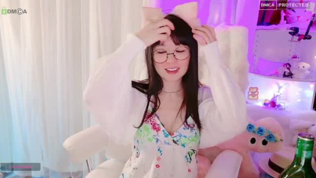 Gallery image thumbnail from meows's myfreecams stream on, 05/05/2024, 06:06 image 5 of 20
