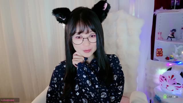 Gallery image thumbnail from meows's myfreecams stream on, 05/11/2024, 05:43 image 17 of 20