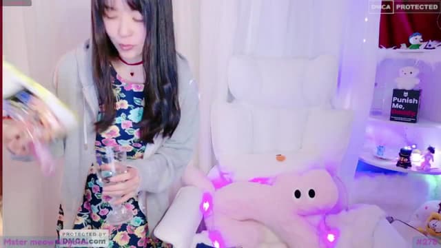 Gallery image thumbnail from meows's myfreecams stream on, 06/22/2024, 06:43 image 14 of 20