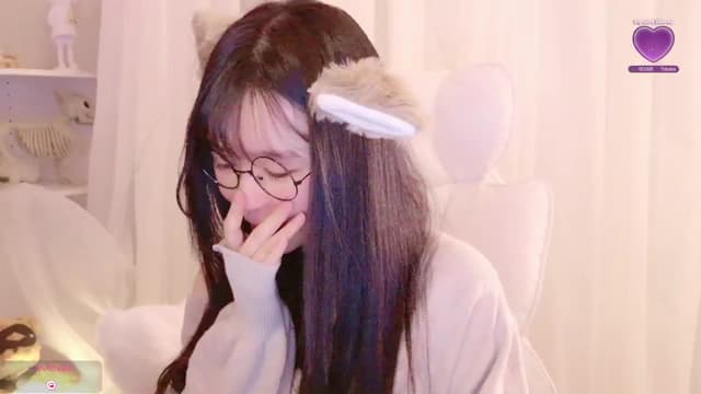 Gallery image thumbnail from meows's myfreecams stream on, 11/23/2024, 06:05 image 15 of 20