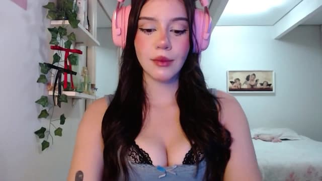Gallery image thumbnail from nnina's myfreecams stream on, 04/20/2025, 09:51 image 9 of 20