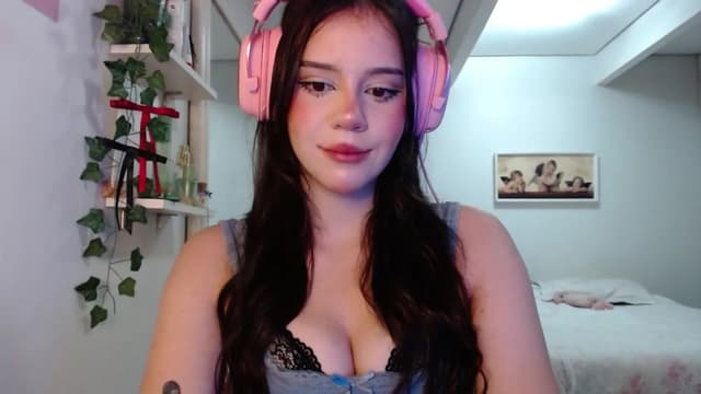 Gallery image thumbnail from nnina's myfreecams stream on, 04/20/2025, 09:51 image 17 of 20