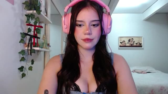 Gallery image thumbnail from nnina's myfreecams stream on, 04/20/2025, 09:51 image 3 of 20