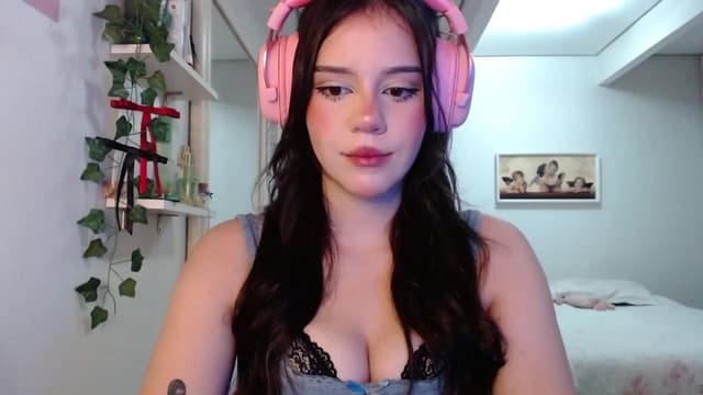 Gallery image thumbnail from nnina's myfreecams stream on, 04/20/2025, 09:51 image 10 of 20