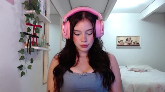 Gallery image thumbnail from nnina's myfreecams stream on, 04/20/2025, 10:13 image 4 of 20