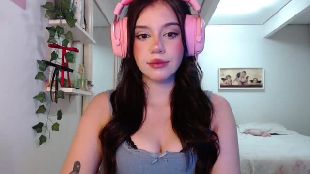 Gallery image thumbnail from nnina's myfreecams stream on, 04/20/2025, 10:13 image 7 of 20