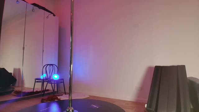 Gallery image thumbnail from room6's myfreecams stream on, 09/27/2025, 05:52 image 9 of 20