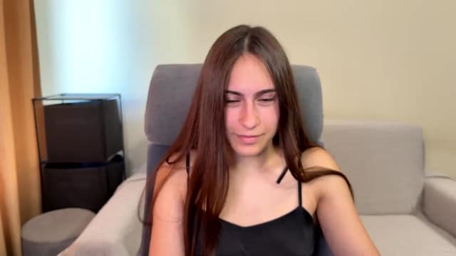 Gallery image thumbnail from ulohu's myfreecams stream on, 07/15/2025, 16:38 image 13 of 20