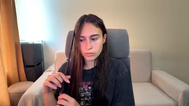 Gallery image thumbnail from ulohu's myfreecams stream on, 09/18/2025, 08:18 image 5 of 20