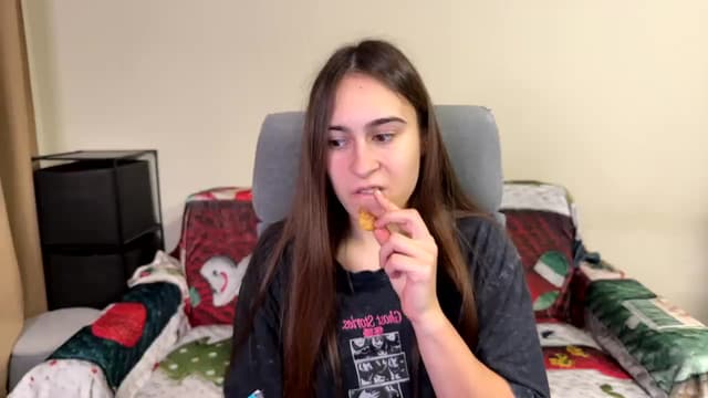 Gallery image thumbnail from ulohu's myfreecams stream on, 12/17/2025, 18:37 image 4 of 20
