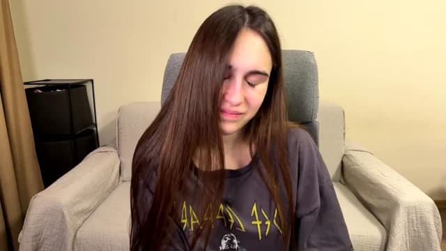 Gallery image thumbnail from ulohu's myfreecams stream on, 04/06/2026, 22:18 image 6 of 20