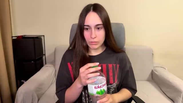 Gallery image thumbnail from ulohu's myfreecams stream on, 06/04/2026, 22:38 image 4 of 20