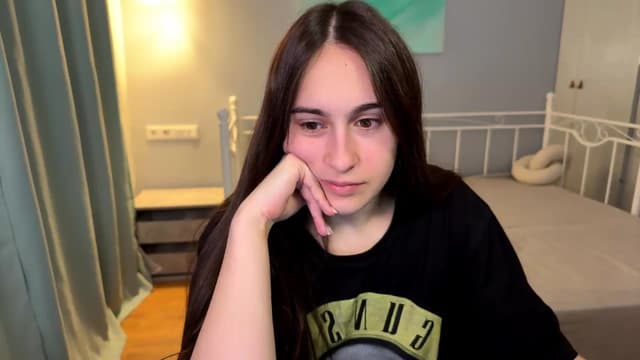 Gallery image thumbnail from ulohu's myfreecams stream on, 06/18/2026, 23:57 image 8 of 20