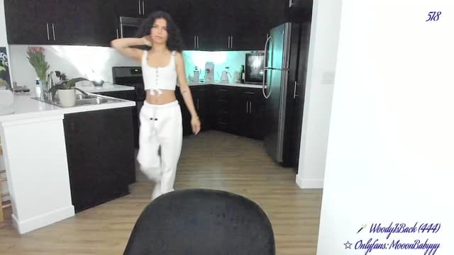 Gallery image thumbnail from vroom's myfreecams stream on, 04/26/2025, 06:27 image 5 of 20