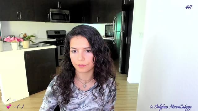 Gallery image thumbnail from vroom's myfreecams stream on, 04/30/2025, 03:23 image 2 of 20