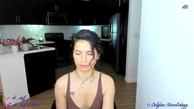 Gallery image thumbnail from vroom's myfreecams stream on, 04/30/2025, 05:28 image 13 of 20