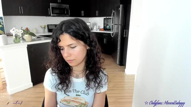 Gallery image thumbnail from vroom's myfreecams stream on, 05/02/2025, 05:56 image 1 of 20
