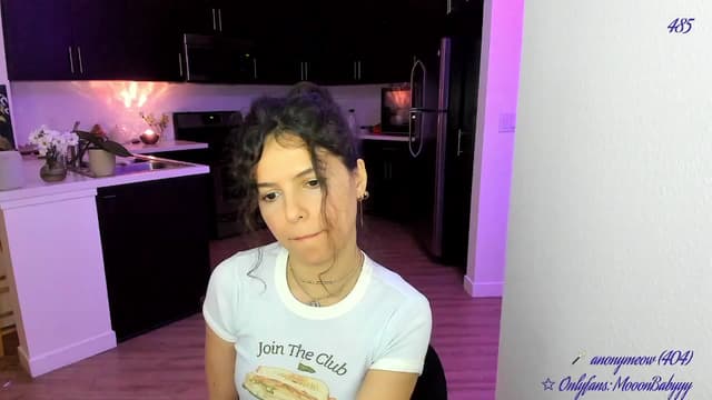 Gallery image thumbnail from vroom's myfreecams stream on, 05/02/2025, 06:06 image 7 of 20