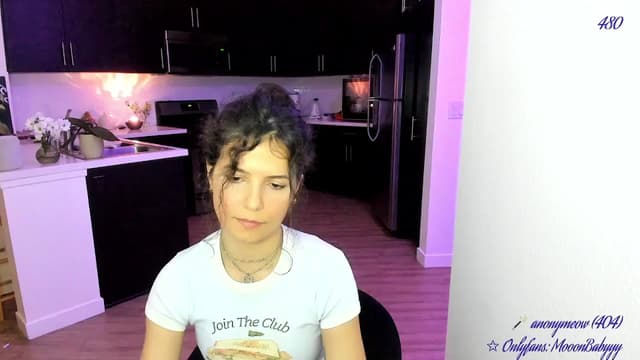 Gallery image thumbnail from vroom's myfreecams stream on, 05/02/2025, 06:06 image 16 of 20