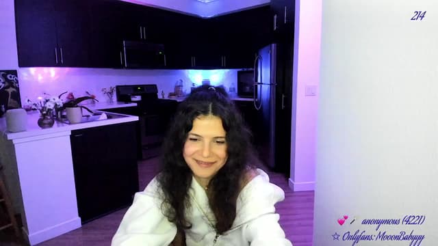 Gallery image thumbnail from vroom's myfreecams stream on, 05/04/2025, 07:47 image 16 of 20