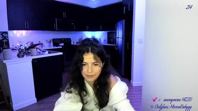 Gallery image thumbnail from vroom's myfreecams stream on, 05/04/2025, 07:47 image 8 of 20