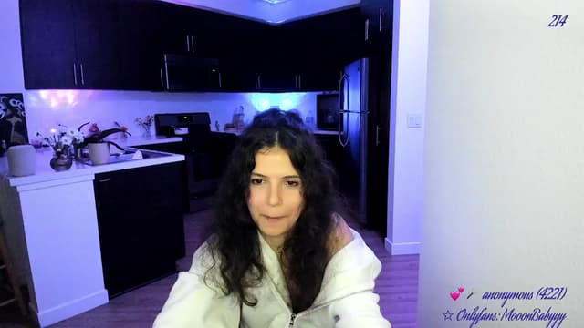 Gallery image thumbnail from vroom's myfreecams stream on, 05/04/2025, 07:47 image 13 of 20