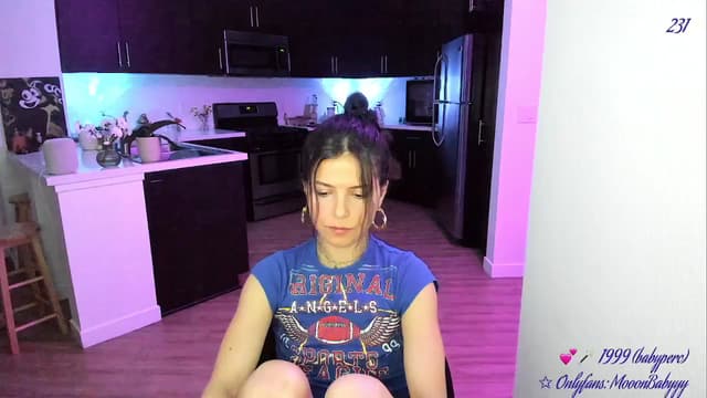 Gallery image thumbnail from vroom's myfreecams stream on, 05/06/2025, 06:24 image 8 of 20