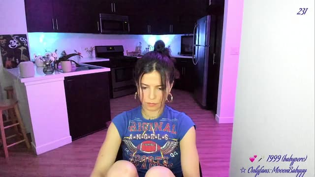 Gallery image thumbnail from vroom's myfreecams stream on, 05/06/2025, 06:24 image 10 of 20