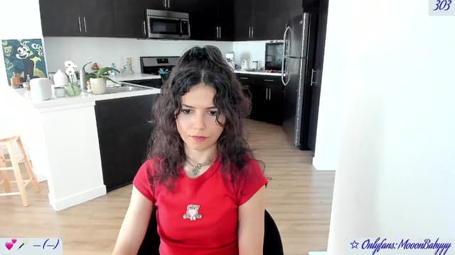 Gallery image thumbnail from vroom's myfreecams stream on, 05/12/2025, 24:01 image 10 of 20