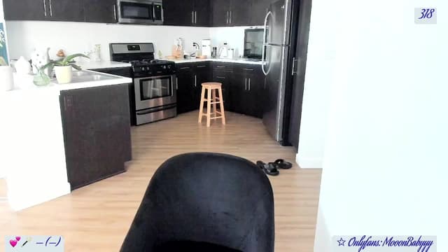 Gallery image thumbnail from vroom's myfreecams stream on, 05/13/2025, 04:49 image 1 of 20