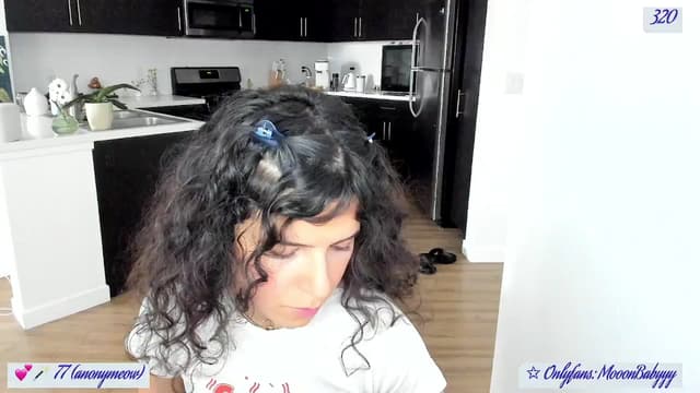 Gallery image thumbnail from vroom's myfreecams stream on, 05/13/2025, 04:49 image 4 of 20