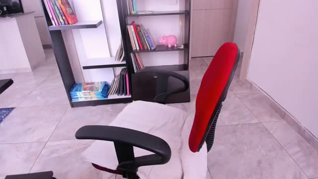 Gallery image thumbnail from yenlo's myfreecams stream on, 08/19/2025, 16:17 image 8 of 20